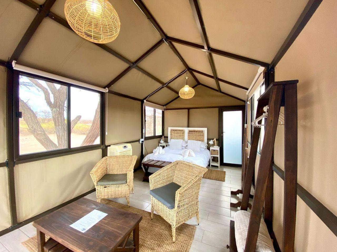 Brandberg White Lady Lodge Uis Buitenkant foto